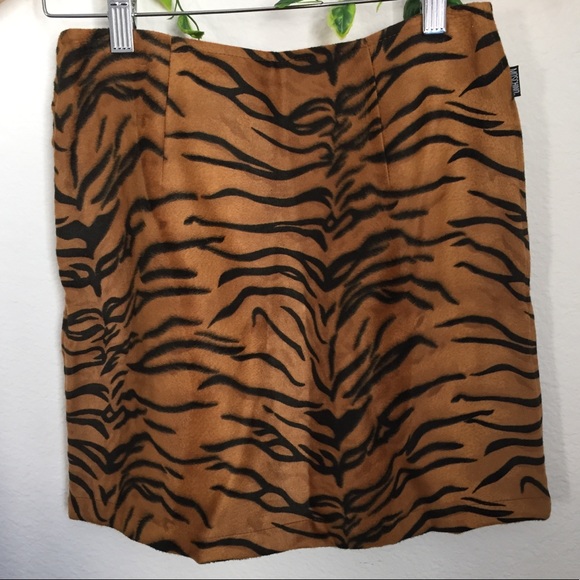 Moschino • Vintage Couture Tiger Print Mini Skirt - Picture 7 of 8